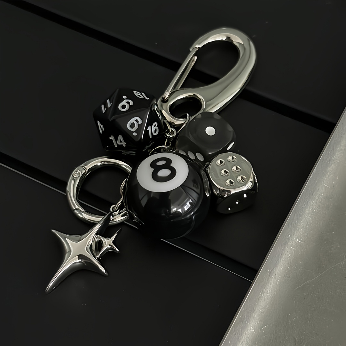 Retro Gaming Keychain - Ster dobbelstenen zwarte acht bal hanger