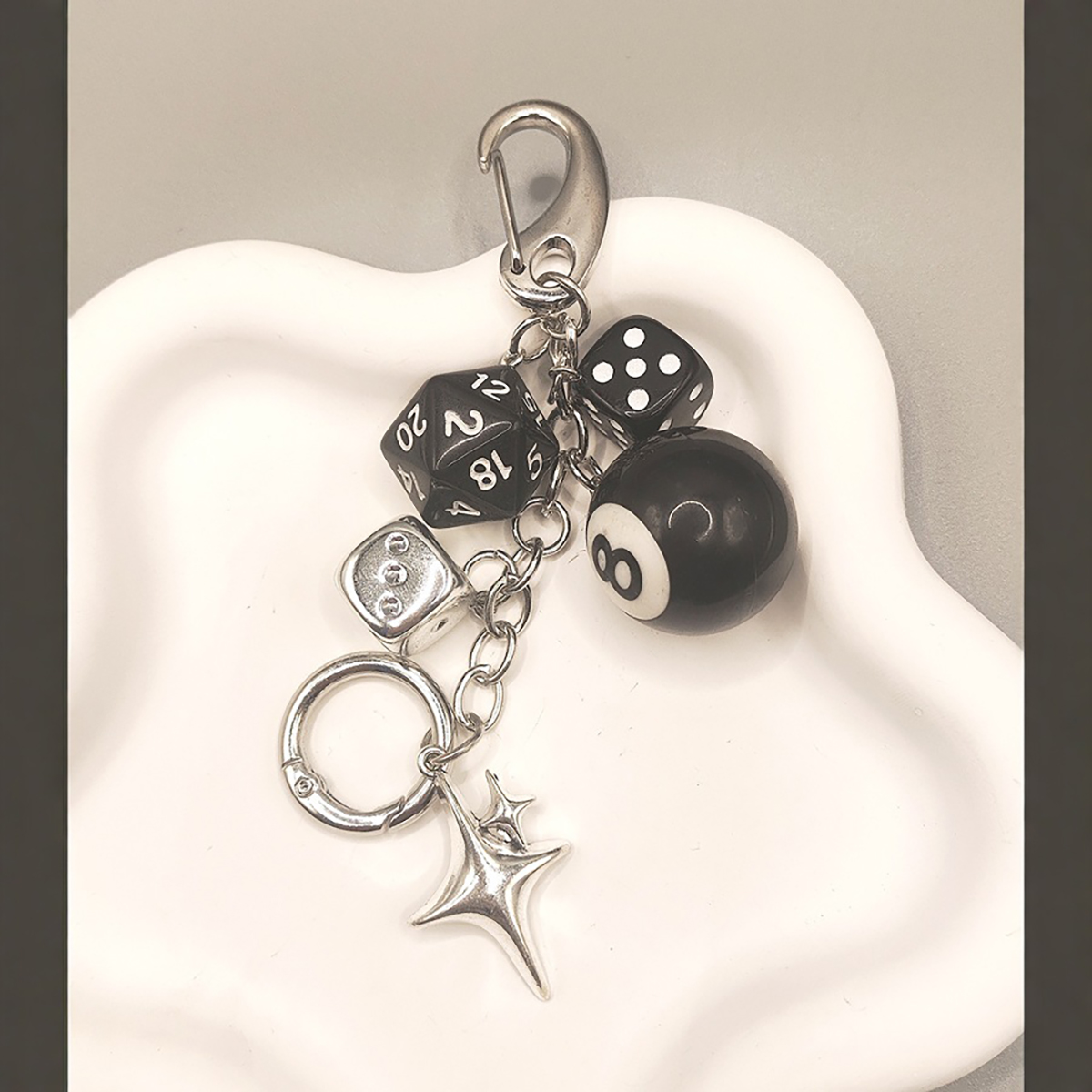 Ster dobbelstenen zwarte acht  - Retro Gaming Keychain recensie en prijs